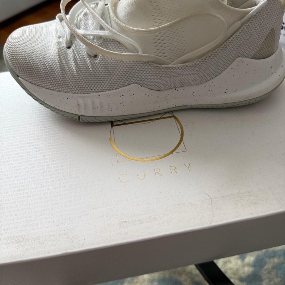 Under Armour White Youth Curry 5 Shoe Box Label